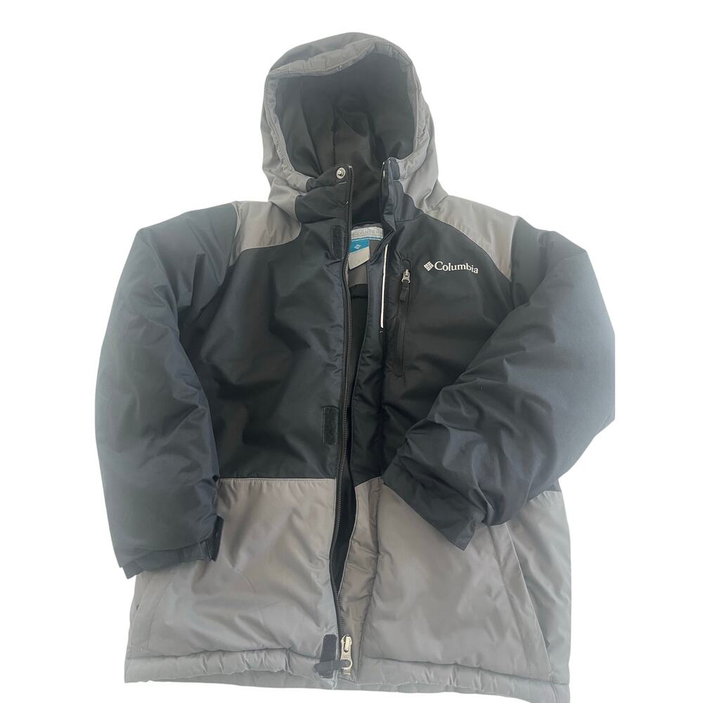Boys size 8 Columbia ski winter coat black and gray excellent condition